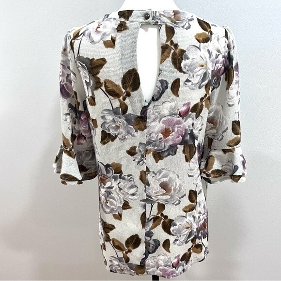 Jodifl beautiful gray floral top size small - Picture 2 of 5